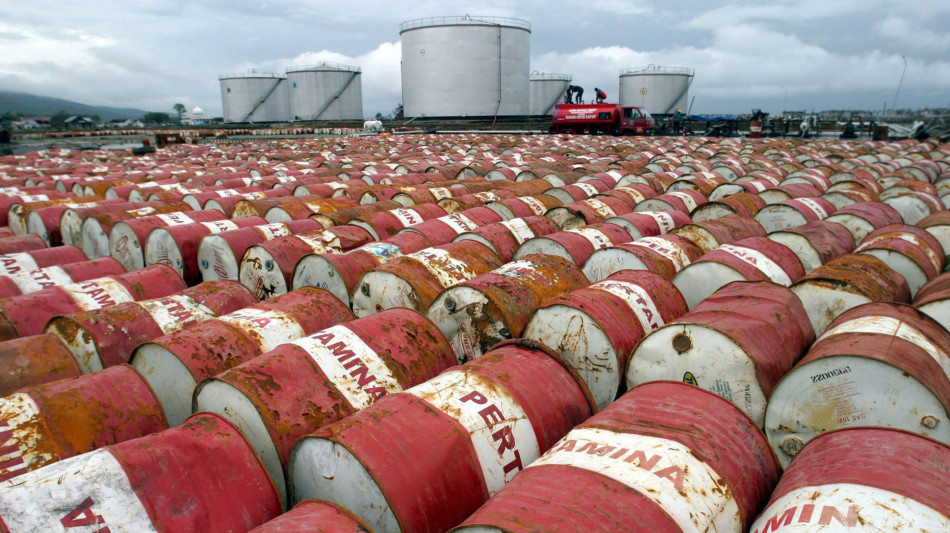 Prezzo petrolio in calo, Wti scambiato a 61,36 dollari