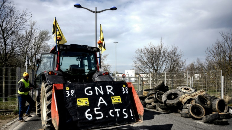 Flamb&eacute;e des prix des carburants: nouvelle journ&eacute;e d'action dans l'Hexagone