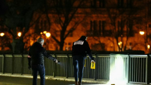 Attentat pr&egrave;s de la tour Eiffel: le suspect inculp&eacute; par un juge antiterroriste