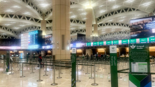 Los hut&iacute;es amenazan de nuevo tras el mortal ataque al aeropuerto de Riad