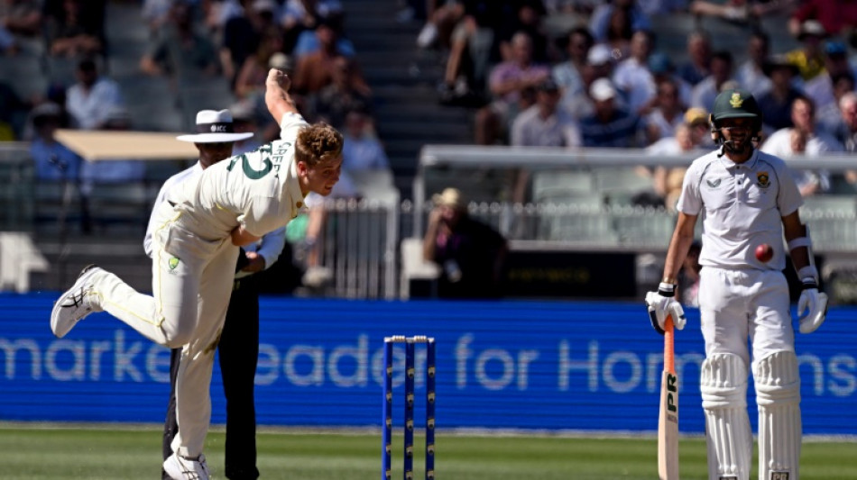 Fractured finger rules Australia's Green out of Sydney Test