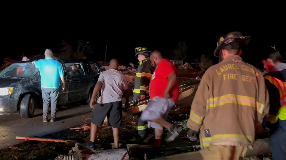 Más de 20 muertos en EEUU por intensos tornados