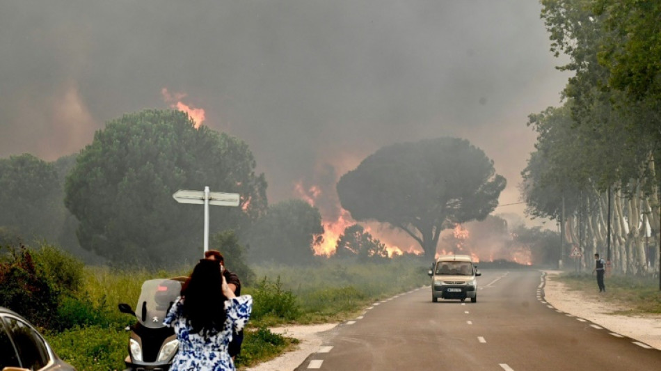 Plus de 3.000 campeurs &eacute;vacu&eacute;s lors d'un violent incendie dans les Pyr&eacute;n&eacute;es-Orientales