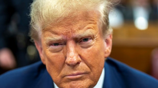 Trump escucha en la corte artima&ntilde;as de la prensa sensacionalista para apoyarle