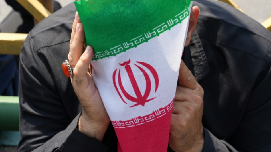 El presidente iran&iacute; Raisi, enterrado en ceremonia multitudinaria en su ciudad natal