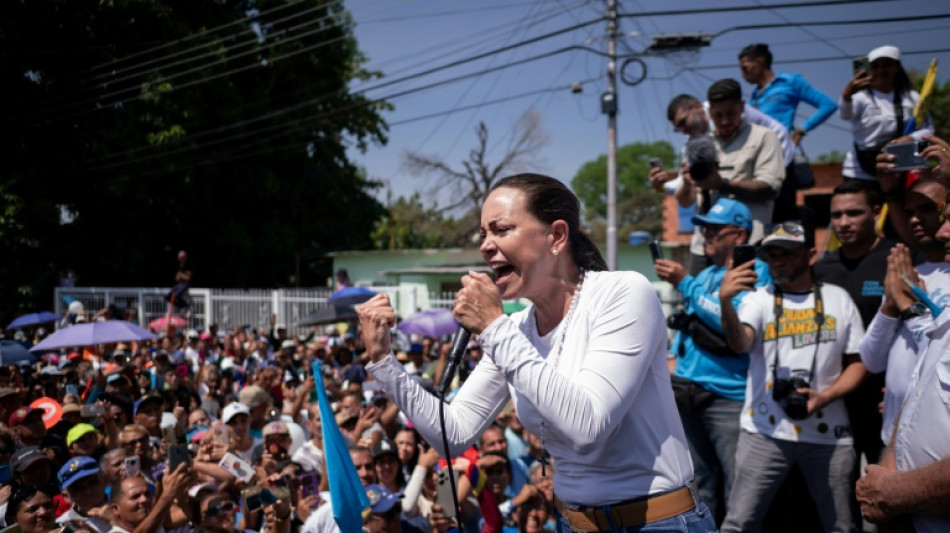 'Mais fortes que nunca' - advers&aacute;ria de Maduro se agarra &agrave; candidatura na Venezuela