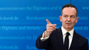 Verkehrsminister lässt milliardenschwere Ausweitung von Elektroauto-Prämie prüfen
