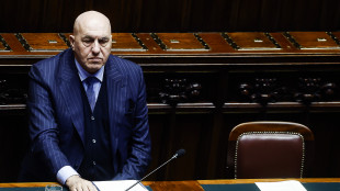 Crosetto si sposta da Dubai a Mascate, voler&agrave; in Italia dall'Oman