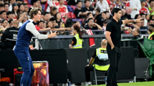 Arsenal boss Arteta lauds 'extraordinary' Frank after Spurs axe