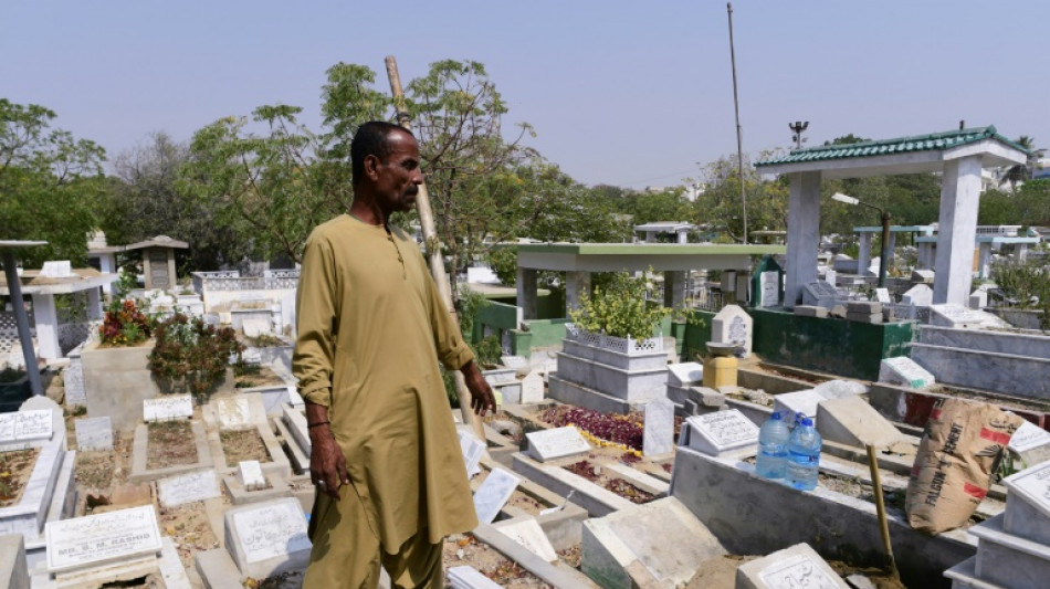 Los muertos no tienen paz en Karachi, la ciudad m&aacute;s grande de Pakist&aacute;n
