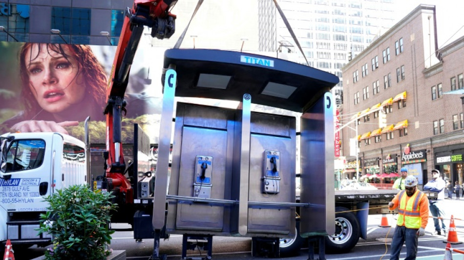 Fin de una &eacute;poca, Nueva York desconecta su &uacute;ltima cabina p&uacute;blica de tel&eacute;fono