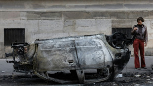 Francia decreta toques de queda en Par&iacute;s y otras ciudades para frenar los saqueos