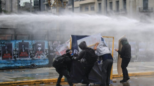 Miles de docentes y estudiantes marchan en Argentina contra los recortes de Milei a las universidades