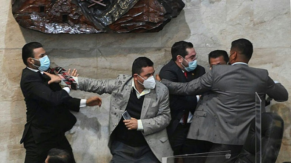 Fliegende F&auml;uste in Honduras' Parlament vor Vereidigung von neuer Pr&auml;sidentin