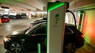 Jueza ordena a gobierno de Trump liberar recursos para estaciones de autos eléctricos