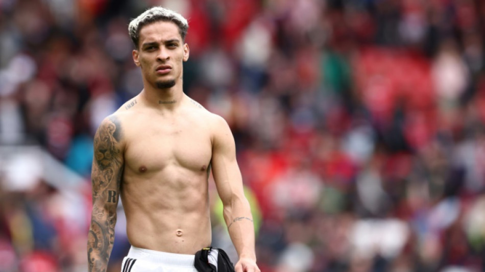 Man Utd's Antony to meet police after return to UK