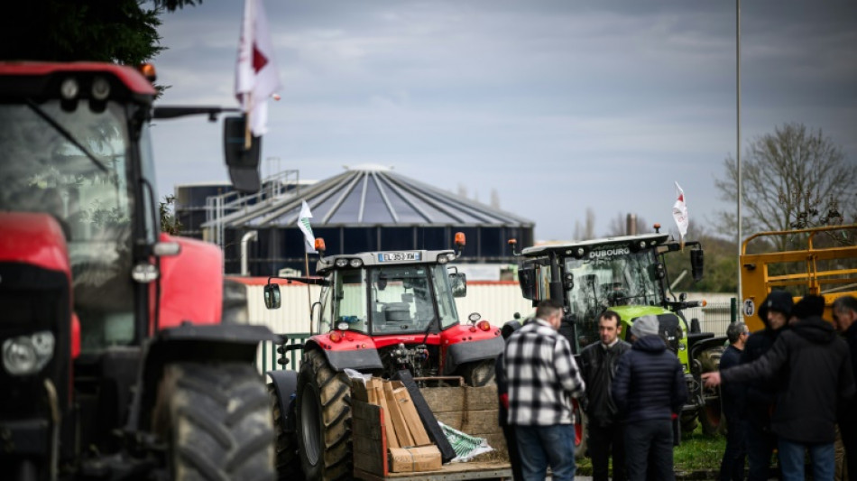 L'ex&eacute;cutif sur le qui-vive face au malaise des agriculteurs, courtis&eacute;s par le RN