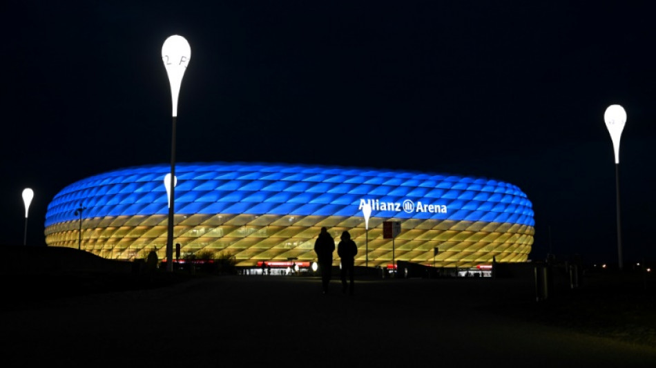 Stades jaunes et bleus, appels &agrave; la paix et aux dons, l'Ukraine au coeur du week-end sportif