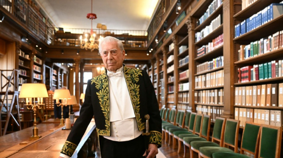 Le prix Nobel Vargas Llosa reçoit la nationalité dominicaine