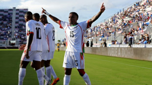 Ten-man Martinique edges El Salvador, Panama wins in Gold Cup