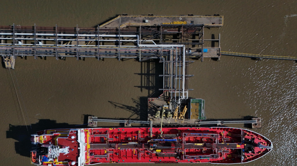 Il petrolio chiude in calo a New York a 97,15 dollari