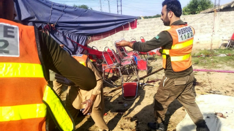 Explos&atilde;o em com&iacute;cio deixa 44 mortos no Paquist&atilde;o