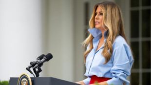 "Il para&icirc;t que je vous ai manqu&eacute;": M&eacute;lania Trump de retour apr&egrave;s un mois &agrave; l'&eacute;cart du public