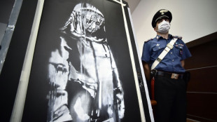 Condenan a 8 hombres a hasta 2 a&ntilde;os de prisi&oacute;n por el robo de un simb&oacute;lico Banksy en Par&iacute;s