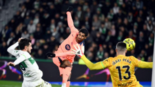 Espagne: le Bar&ccedil;a g&acirc;che mais s'impose &agrave; Elche, le Real sous pression