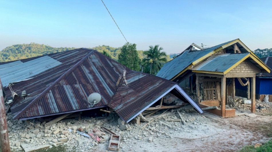 Ao menos 40 mortos ap&oacute;s terremoto de magnitude 7,7 na Indon&eacute;sia