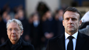 La primera ministra de Francia presenta su dimisi&oacute;n a Macron