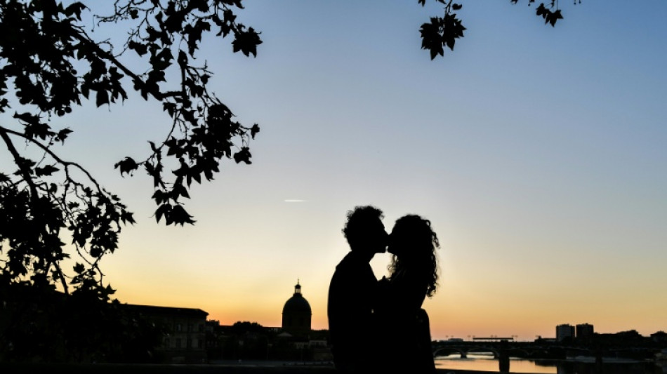 Forscher: Z&auml;rtlichkeit in Partnerschaften und Hormon f&ouml;rdern Wundheilung