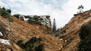 Decenas de personas siguen desaparecidas tras inundaciones de abril en Sud&aacute;frica
