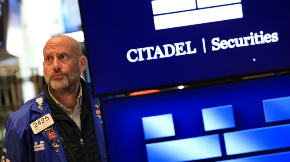 Wall Street termine une semaine mitig&eacute;e sur une note positive
