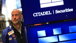 Wall Street termine une semaine mitig&eacute;e sur une note positive