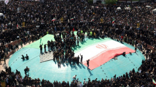 Una inmensa multitud asiste en Teher&aacute;n al funeral del presidente iran&iacute;