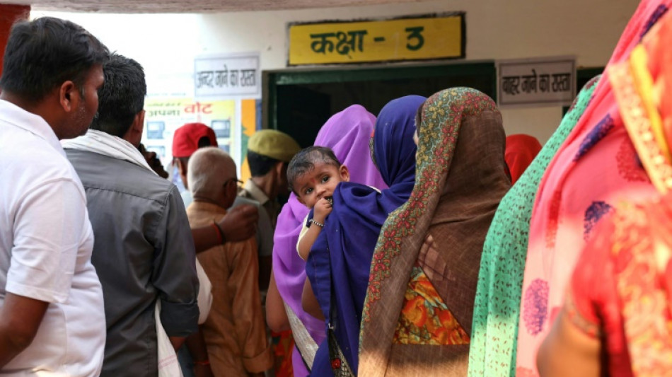 Los rivales de Modi votan en la pen&uacute;ltima fase de las elecciones de India