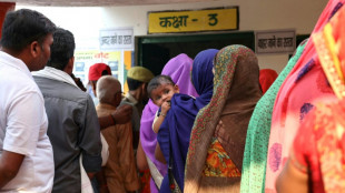 Los rivales de Modi votan en la pen&uacute;ltima fase de las elecciones de India