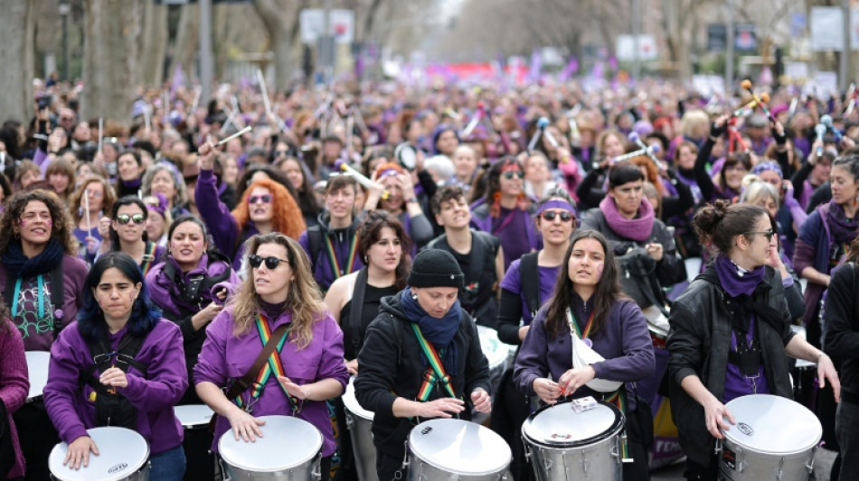 Espagne: manifestations pour les droits des femmes et contre la guerre au Moyen-Orient