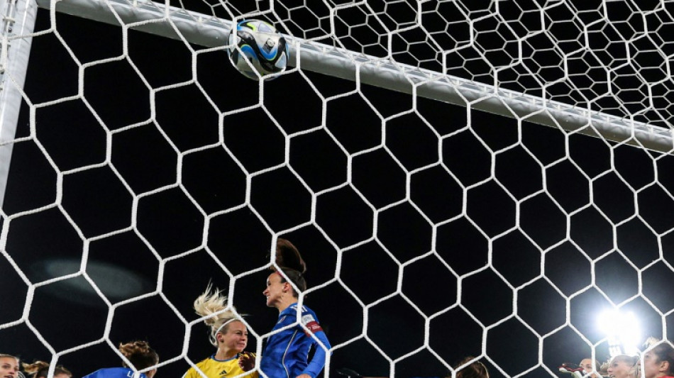 Five-star Sweden crush Italy to reach World Cup last 16
