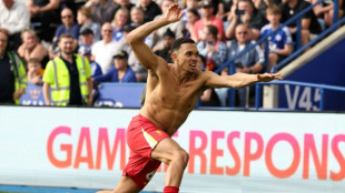 Liverpool rebaixa Leicester (1-0) e fica a um passo do título da Premier League