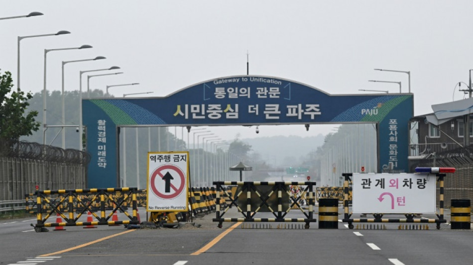 Coreia do Norte dinamita trechos de rodovias que ligavam o pa&iacute;s ao Sul