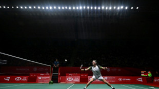 Shaky Axelsen through to badminton World Tour Finals&nbsp;decider