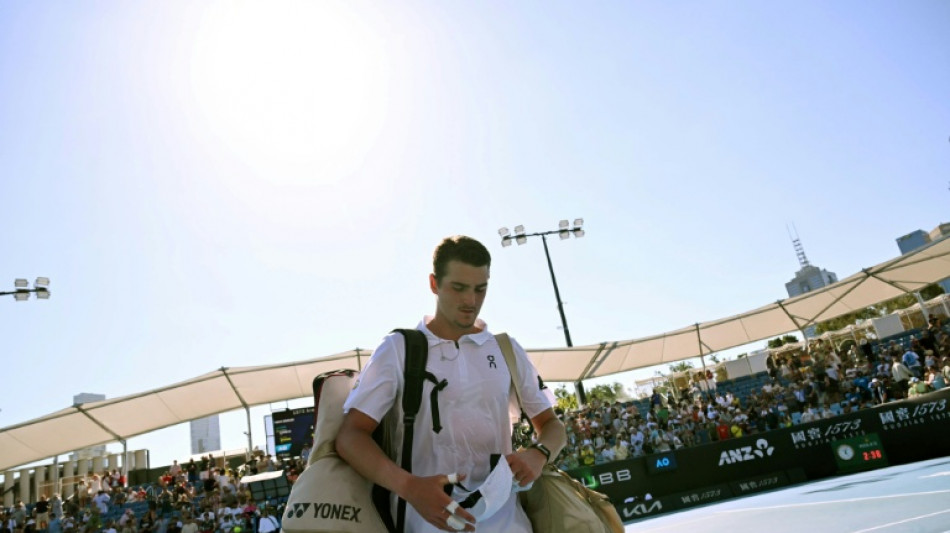 Com problema nas costas, Joo&atilde;o Fonseca se despede do Aberto da Austr&aacute;lia na 1&ordf; rodada