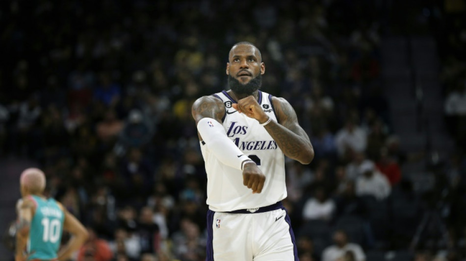 James shines as Lakers beat Spurs again, Suns edge Jazz