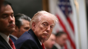 "Aburrido": Trump acorta la reuni&oacute;n de gabinete tras los comentarios de que se qued&oacute; dormido