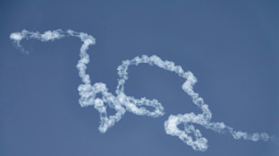 M&iacute;sseis iranianos atingem cidades do Golfo e obrigam moradores a fugir