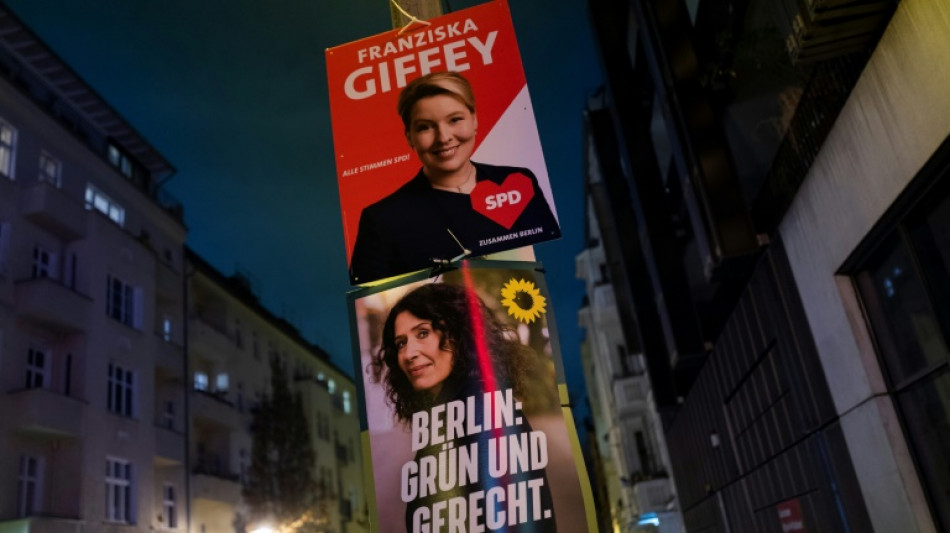 Berliner Parteien liefern sich vor Wahlwiederholung Schlagabtausch in Abgeordnetenhaus