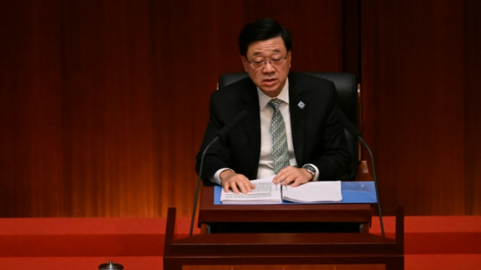 Hong Kong presenta plan para alinear su econom&iacute;a con los objetivos de China