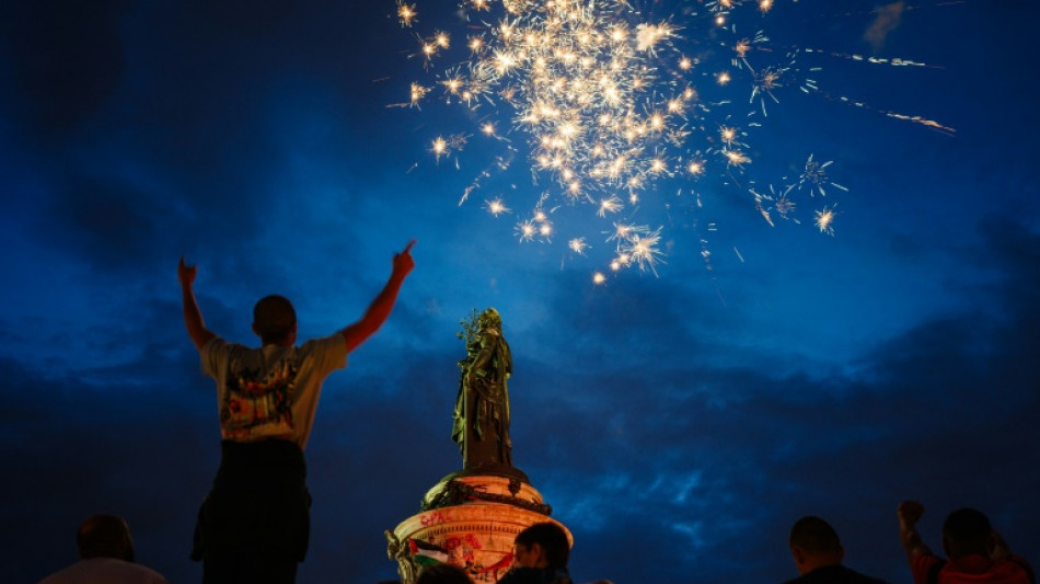 La izquierda celebra en Par&iacute;s su inesperada victoria electoral